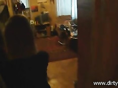 Пацан подцепил на улице и снял в своём порно ролике сисястую Аню