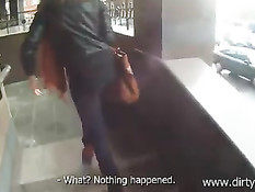 Помог на улице русской девке Кристине и развёл на трах в подъезде