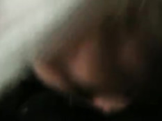 Девушка с татуировками отсасывает хуй, а парень снимает порно клип