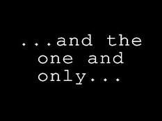 Молодая брюнетка Missy Munster в полумраке отсасывает два члена