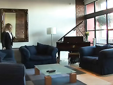 Зрелая блондинка Heidi Vincent ебётся с азиатским парнем Keni Styles