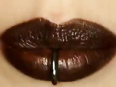 Lisa Ann делает пареньку минет и трахается с ним в позе наездницы