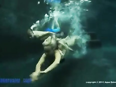 Порно ролик подводного секса с грудастой блондинкой Holly Halston