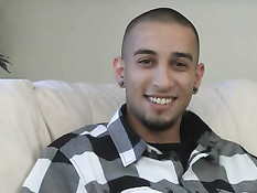 Два голубых латинских парня на порно фотосессии занимались сексом