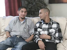 Два голубых латинских парня на порно фотосессии занимались сексом