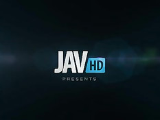 Лысый мужчина оттрахал на скамеечке в парке горячую девушку Aika