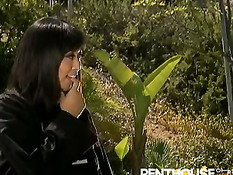 Страстная брюнетка Yuki Mori ебётся на свежем воздухе у бассейна