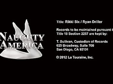 Парень оттрахал на диване молодую грудастую блондинку Rikki Six