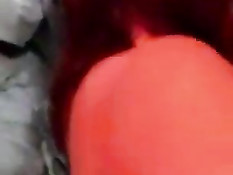 Зрелая женщина свингер отсасывает хуй в любительском порно видео