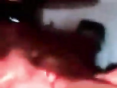 Зрелая женщина свингер отсасывает хуй в любительском порно видео