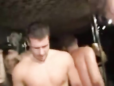 Весёлая вечеринка свингеров и бешеный групповой секс под музыку