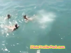 Американские свингеры устроили большую групповую оргию на яхте