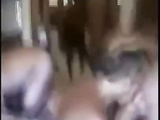 Зрелые семейные пары занимаются групповым сексом в свинг клубе