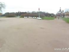 Приезжую девушку Сашу завели в подъезд и отодрали раком у окна