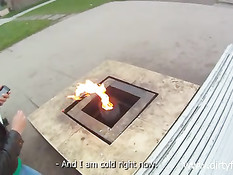 Приезжую девушку Сашу завели в подъезд и отодрали раком у окна