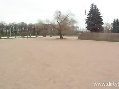 Приезжую девушку Сашу завели в подъезд и отодрали раком у окна