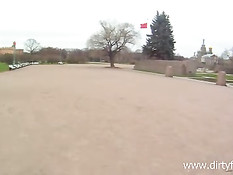 Приезжую девушку Сашу завели в подъезд и отодрали раком у окна