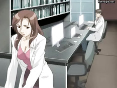 Девушка в белом халате на работе занимается сексом с любовником