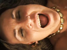 Старая жена умеет отсасывать член и любит, когда её трахают раком