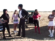 Сисястые девушки приехали за город на машинах чтобы потрахаться