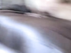 Блондиночка с красивой натуральной грудью облизала яйца и член