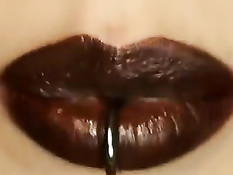 Потрясающая американская блондинка Jessica Lynn отсасывает член