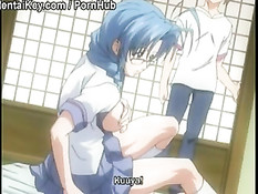 Девчонка мастурбировала на кровати, а мальчик пришёл и оттрахал