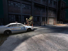 Халк отодрал пышногрудую девушку на капоте полицейской машины