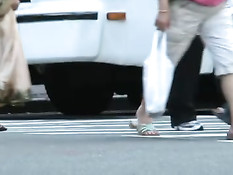 Гей привёл молодого парня в свою студию и трахнул его на кровати