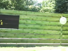 Две женщины занимались в ванне любовью, а потом пришёл мужчина