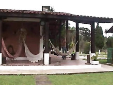 Летом на улице можно заниматься групповым сексом с красавицами