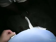 Мужик догнал девушку на ночной улице и развёл на минет за деньги