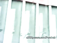 Британская девушка согласилась прокатиться в машине в голом виде