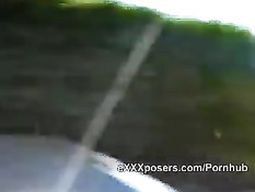 Британская девушка согласилась прокатиться в машине в голом виде