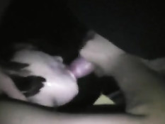 Проститутка ночью на улице отсасывает и получает сперму на лицо