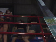 Девка купается в бассейне ночного клуба и мастурбирует вибратором