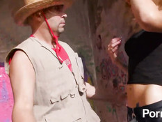 Испанская блондинка сосёт и трахается в развалинах старого здания