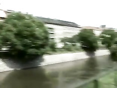 Юная Little Caprice раздевается и занимается сексом с парнем в лесу