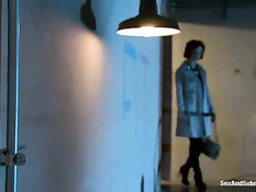 БДСМ, жёсткий секс и порка рыжей женщины с татуировками на теле