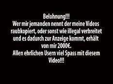 Рыжая немецкая девка в латексном платье мастурбирует в коридоре