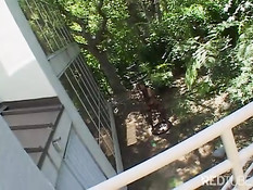 Дикую суку Еву отодрали на улице в клетке и в квартире на диване