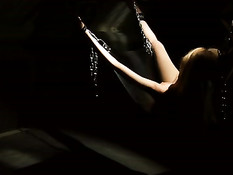 Мужчина связывает молодую блондинку и трахает её во все дырки