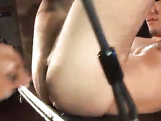 Жёсткий секс со связыванием с тремя азиатскими голубыми парнями