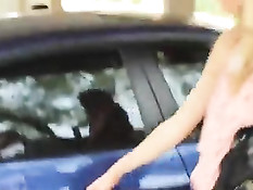 Блондинка Emma Lovett отвезла парня за город чтобы потрахаться