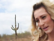 Блондинка Emma Lovett отвезла парня за город чтобы потрахаться