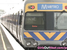 Эти молодые любители любят заниматься любовью в вагоне поезда