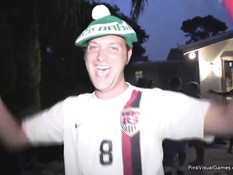 Jaelyn Fox сделала минет в горячей ванне на улице и ебалась раком