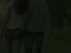 Молодая пара в загородном доме занимается романтическим сексом