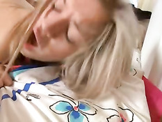 После минета молодая русская блондинка получила анальный секс