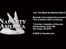 Четыре порнозвезды с большими сиськами трахаются с одним парнем